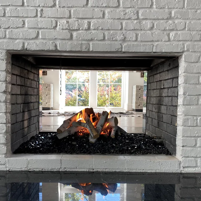Modern campfire-style gas log arrangement